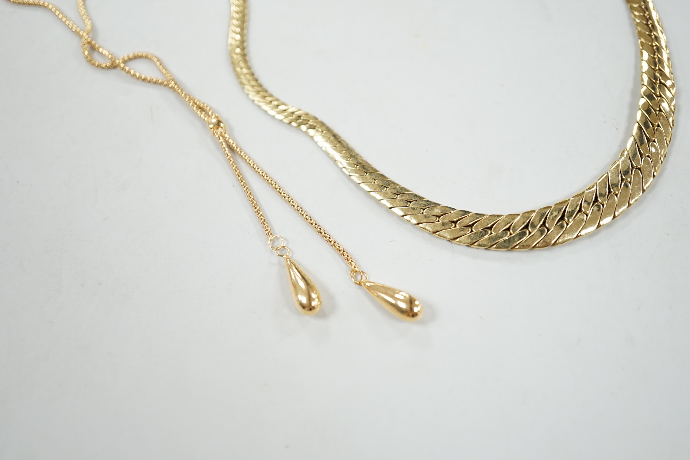 A modern 9ct gold graduated curblink necklace, 39cm and an Italian Uno-A-Erre 375 twin drop necklace, 56cm, 13.4grams.